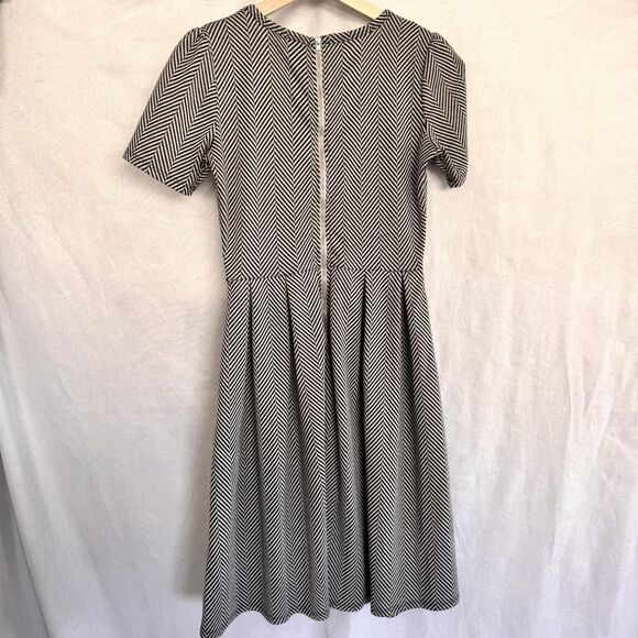 Lula Roe Amelia Dress Size Small Black White Print Pleated Zip Stretch Pockets - Picture 5 of 12